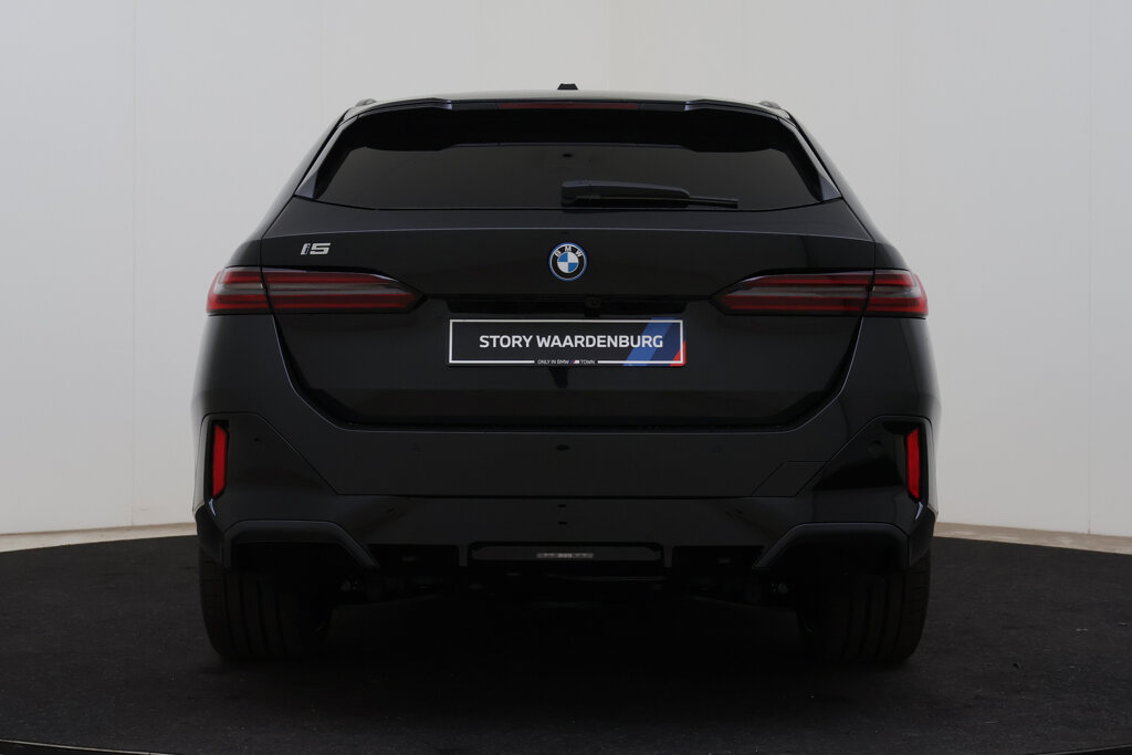 BMW i5 5