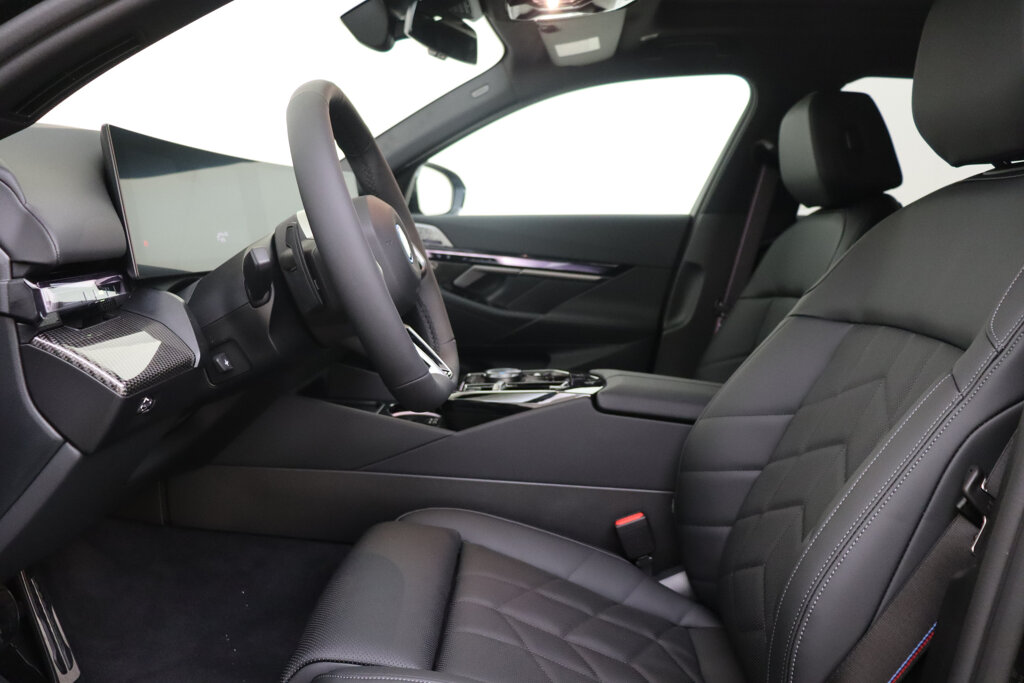 BMW i5 12