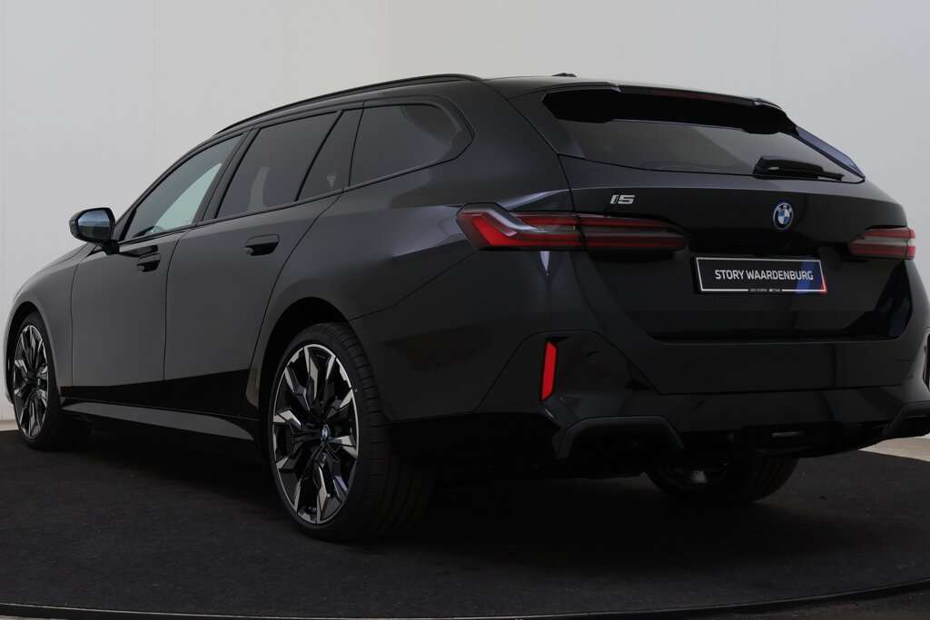 BMW i5 15