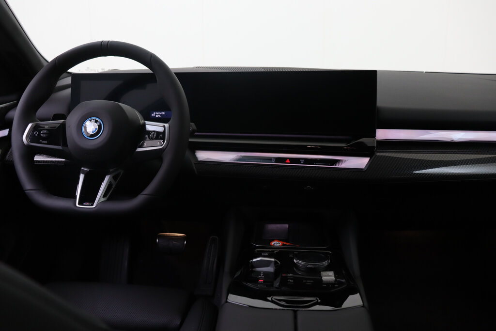 BMW i5 24