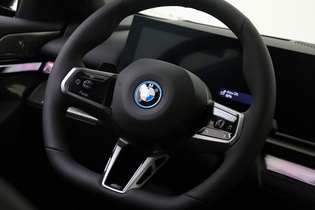 BMW i5 25