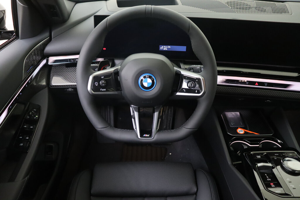 BMW i5 26