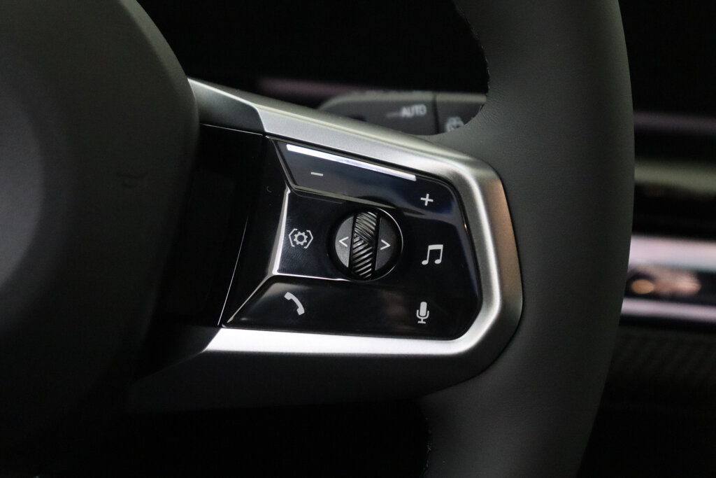 BMW i5 28