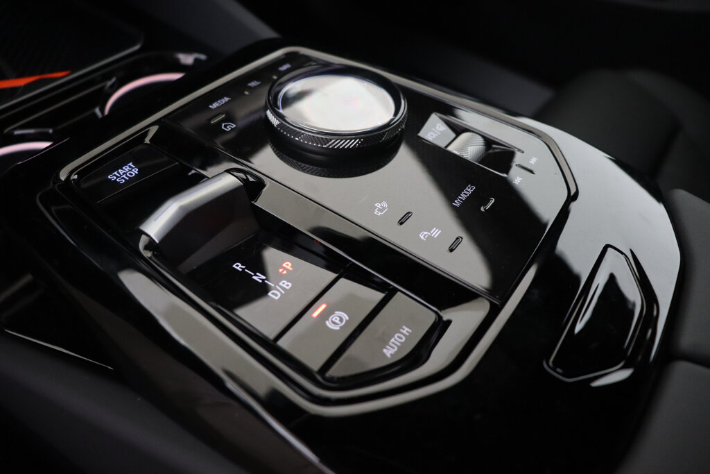BMW i5 33