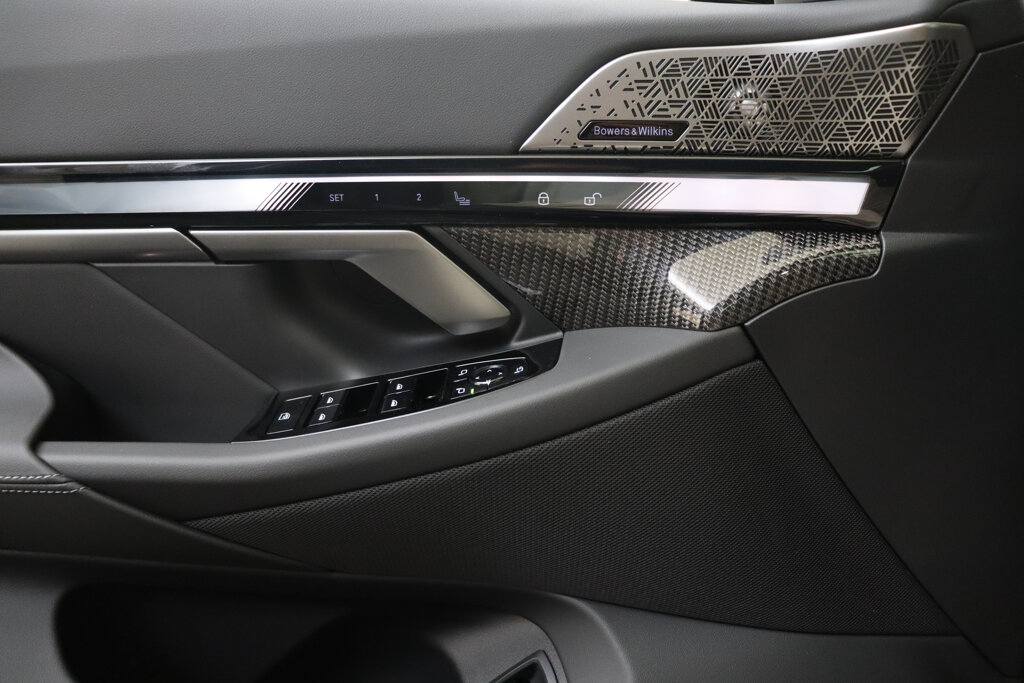 BMW i5 38