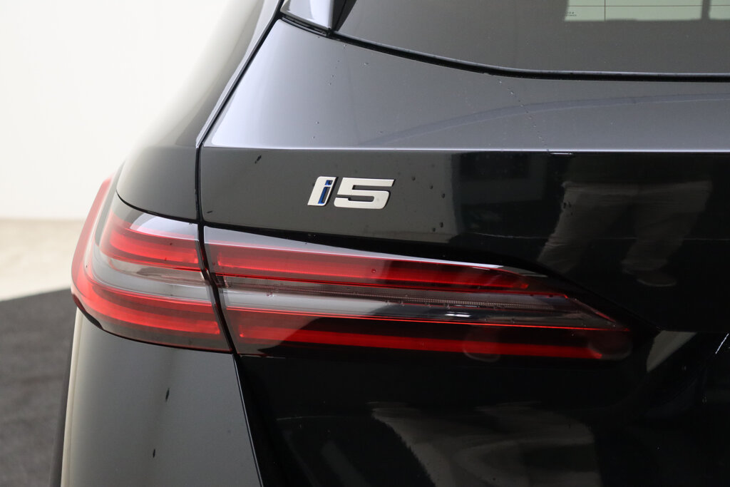 BMW i5 41