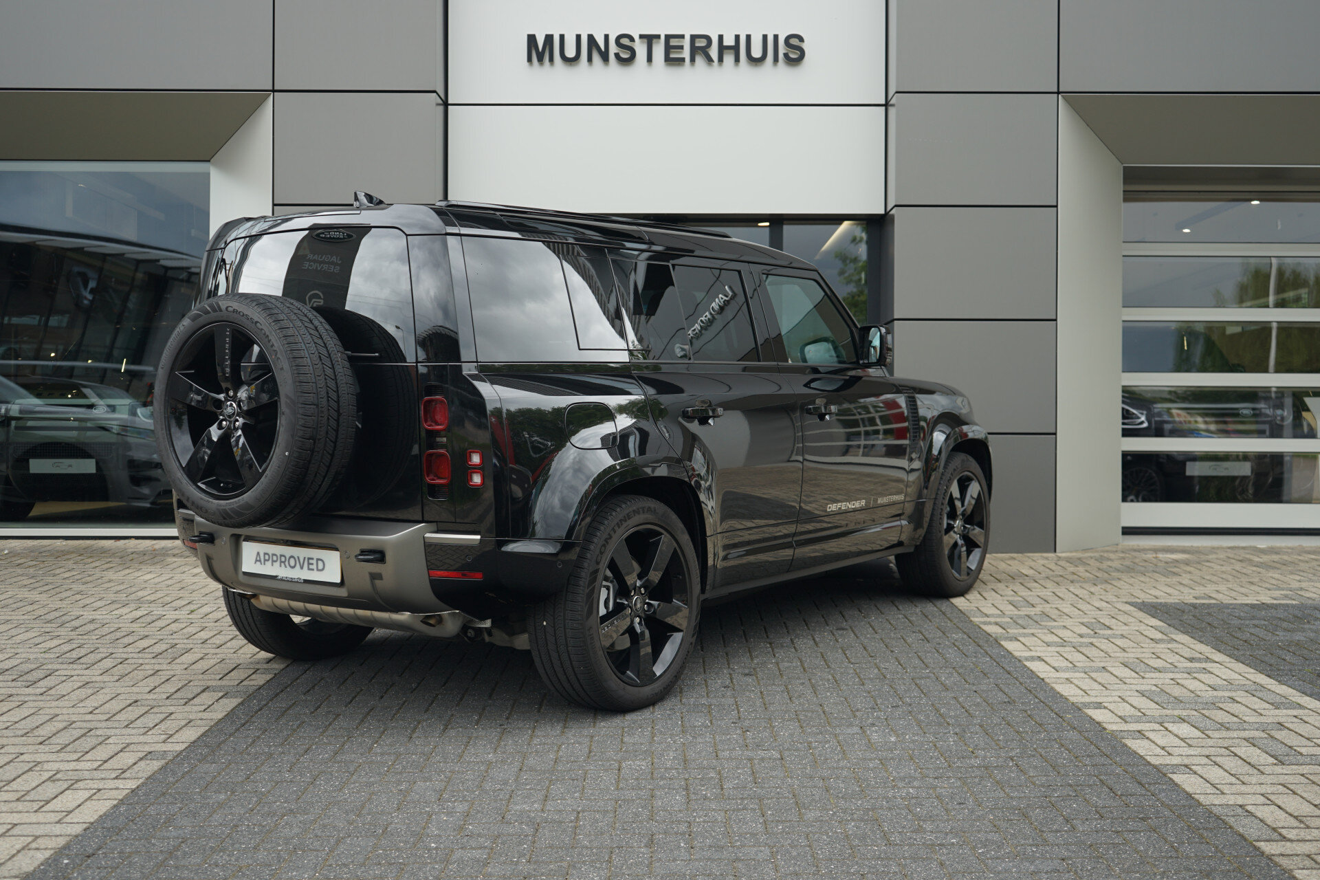 Land Rover Defender 110 P300e 110 X-Dynamic SE - Afbeelding 2