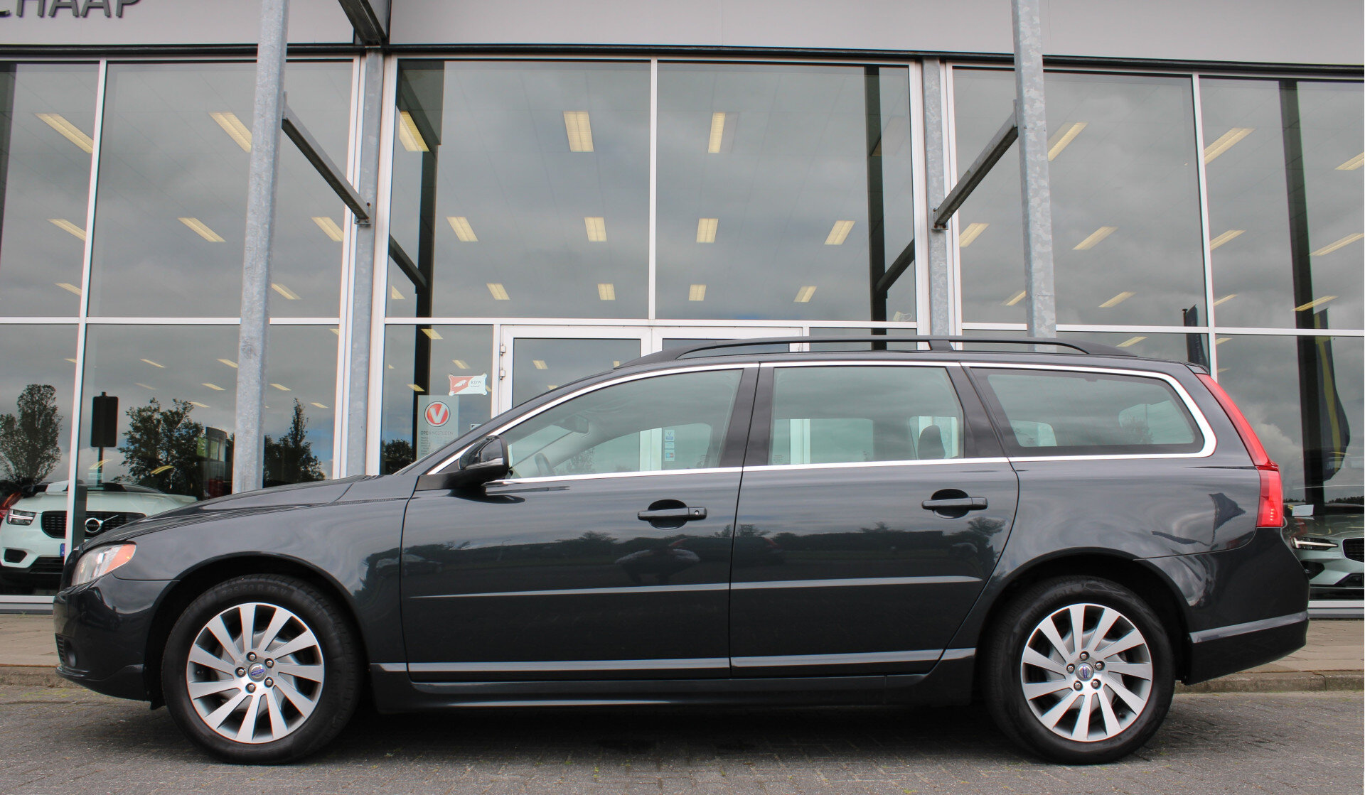 Volvo V70 T4 180PK Automaat Limited Edition - Afbeelding 2
