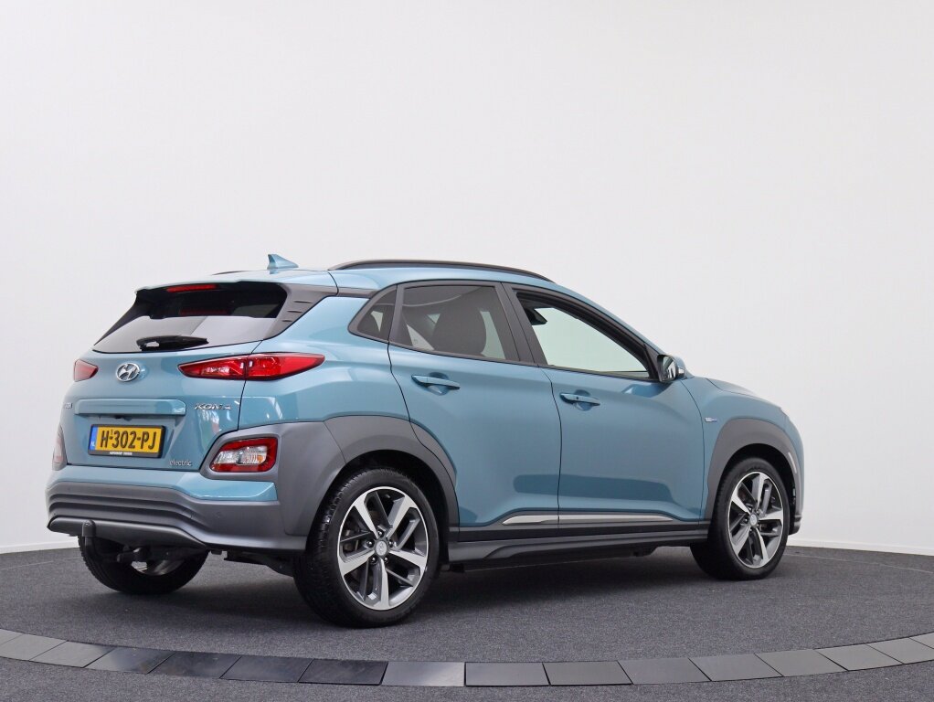 Hyundai Kona EV Premium 64 kWh | Trekhaak | 18" | SOH 92,1% - Afbeelding 2