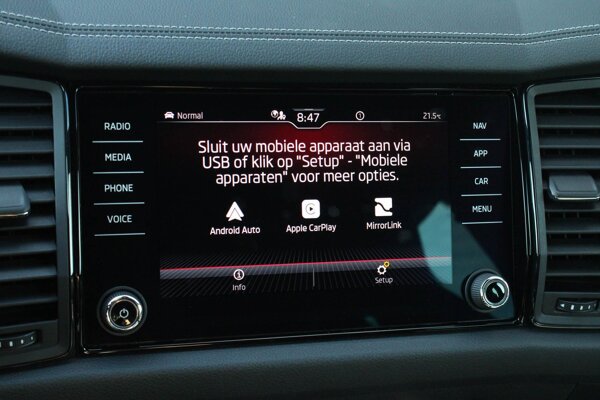 Apple Carplay/Android Auto Apple Carplay/Android Auto