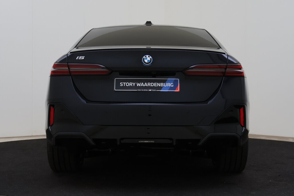 BMW i5 5
