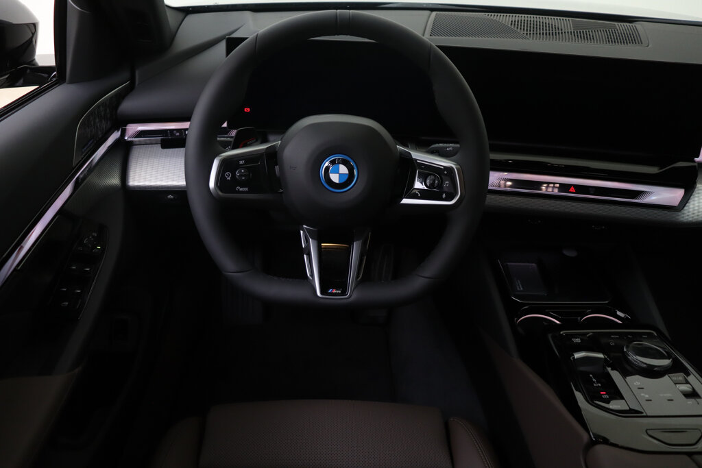 BMW i5 25