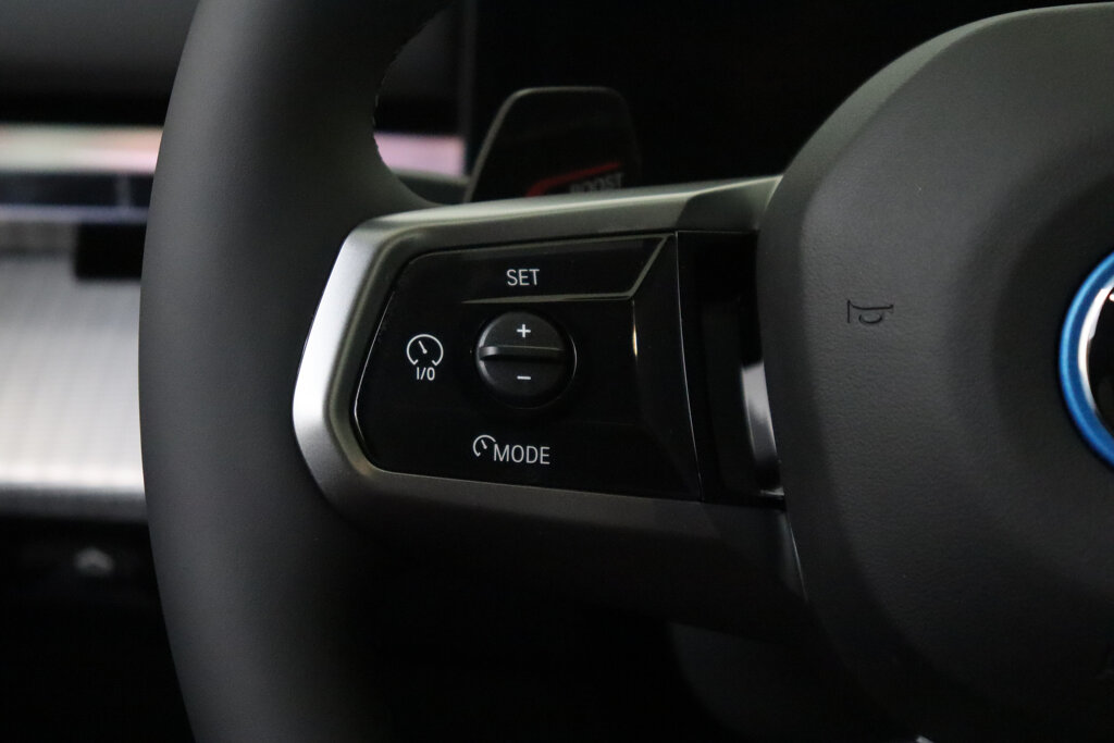 BMW i5 26