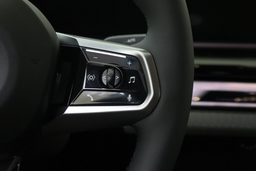 BMW i5 27