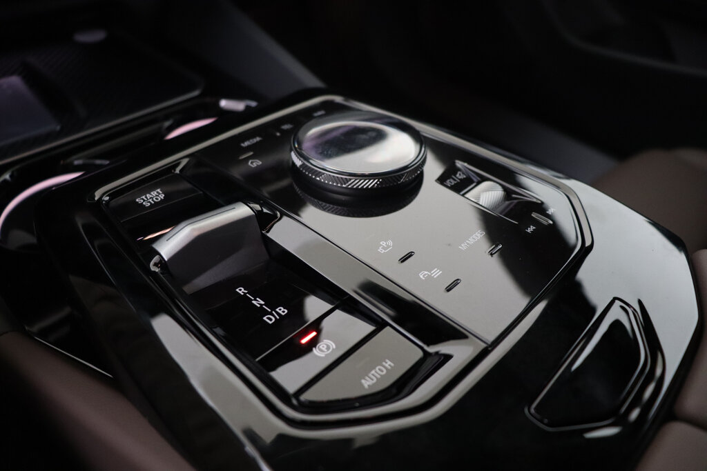 BMW i5 30