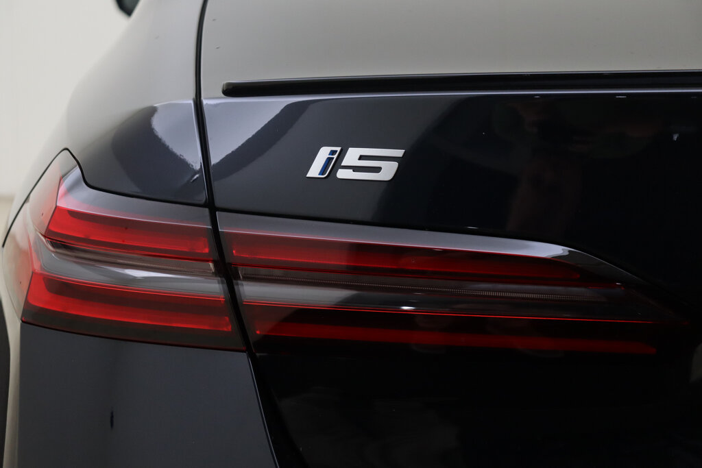 BMW i5 40