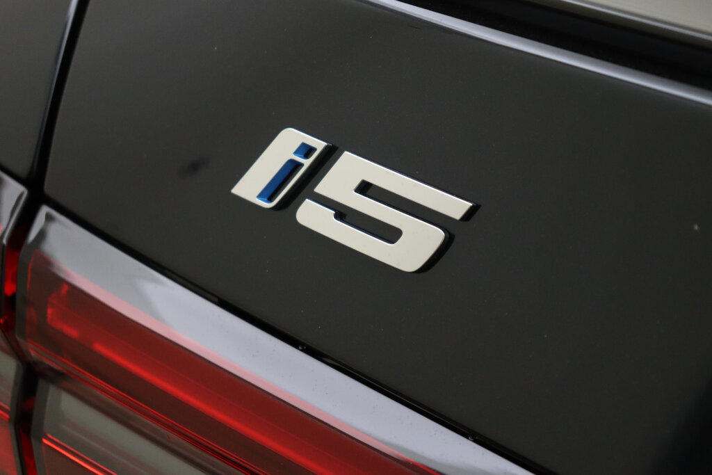 BMW i5 41