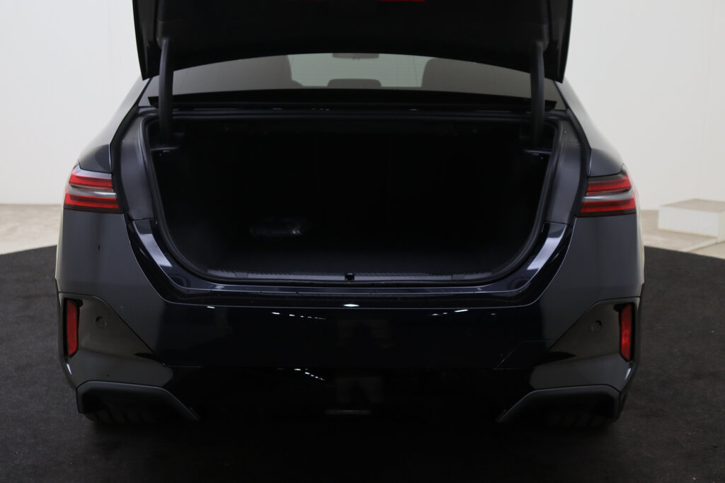 BMW i5 47