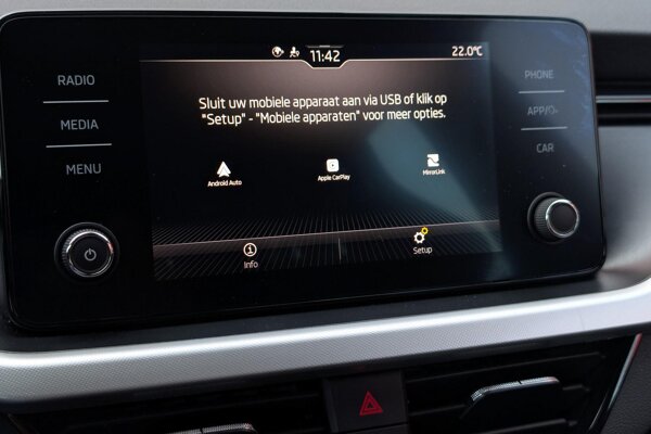 Apple Carplay/Android Auto Apple Carplay/Android Auto