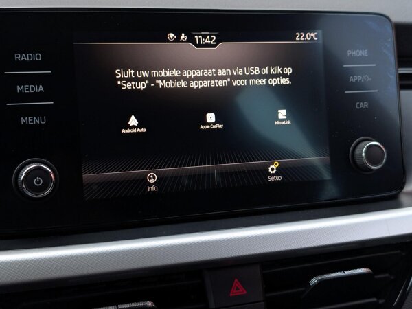 Apple Carplay/Android Auto Apple Carplay/Android Auto