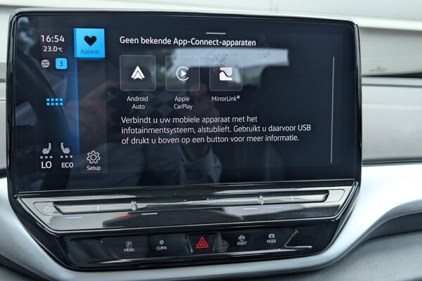 Apple Carplay/Android Auto Apple Carplay/Android Auto