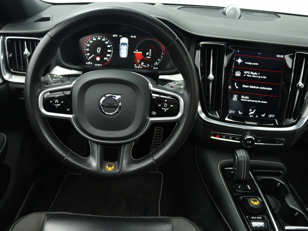 Volvo V60 HEICO 2.0 T8 Twin Engine AWD Polestar Engineered | Pano | Navi | - Afbeelding 4