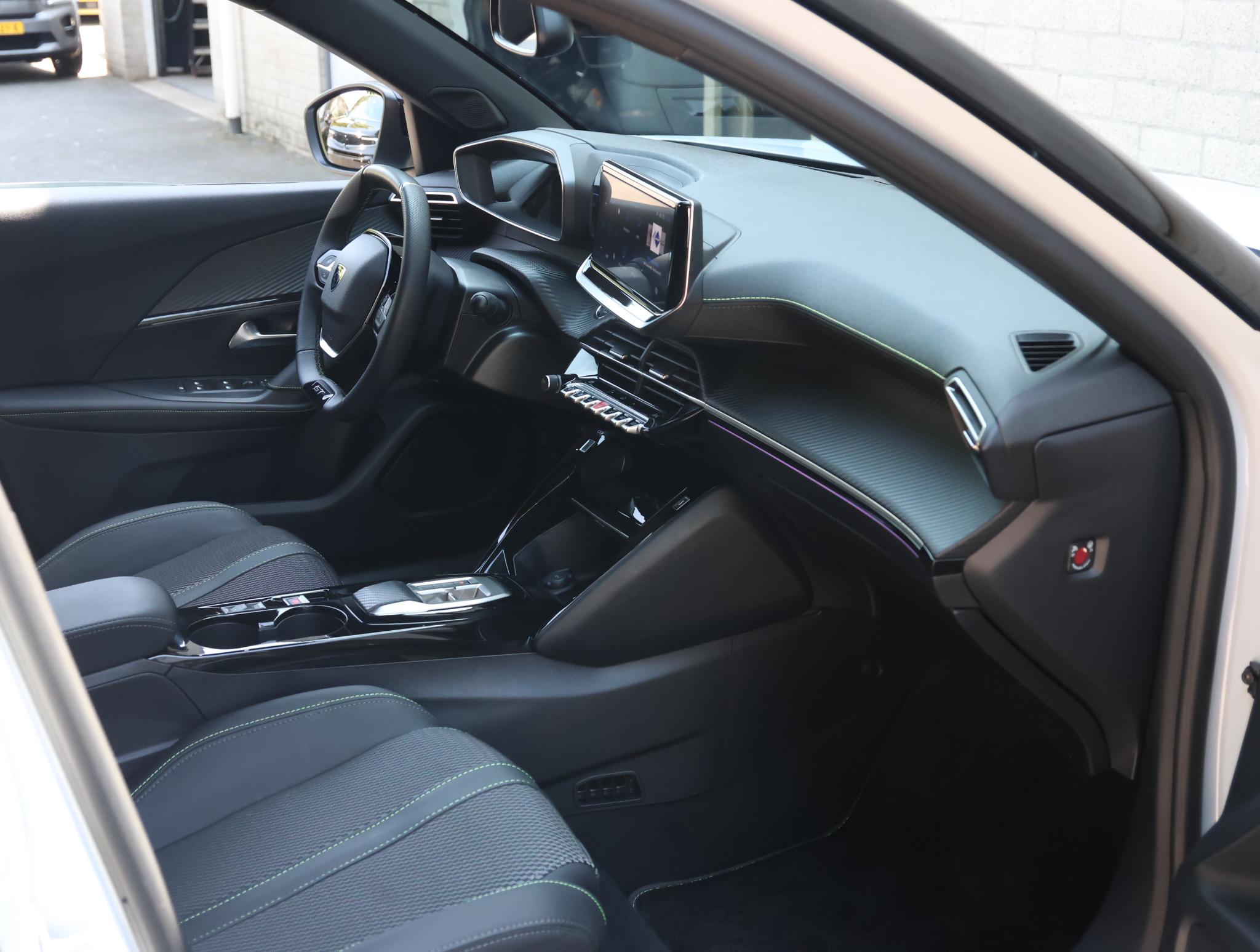 Peugeot e-2008