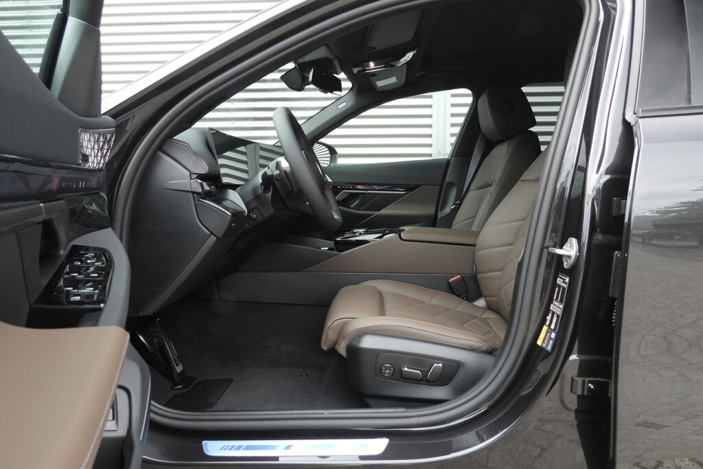 BMW i5 11