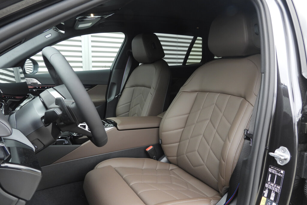 BMW i5 13