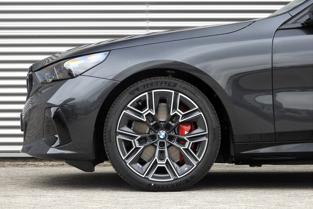 BMW i5 14