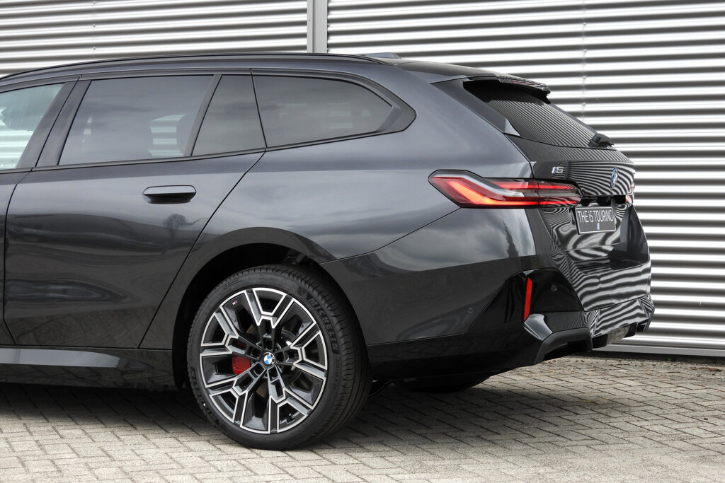 BMW i5 15