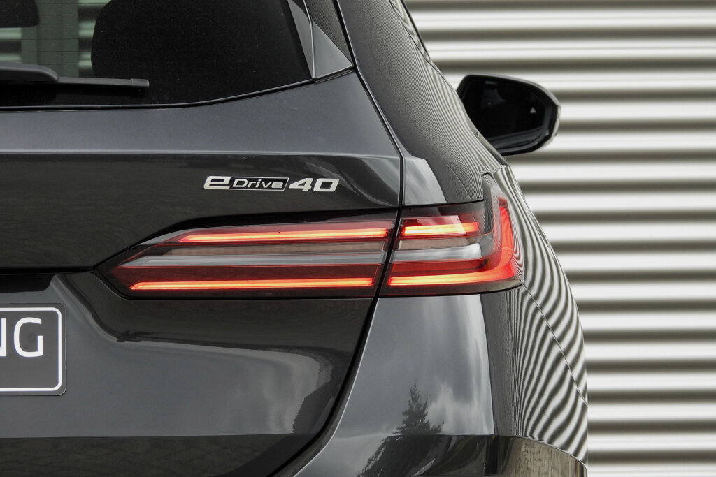 BMW i5 17