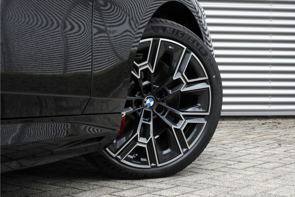 BMW i5 19