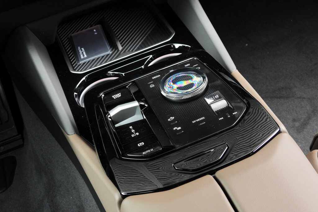 BMW i5 24