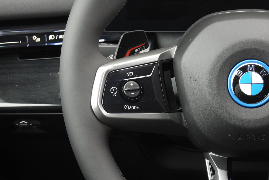 BMW i5 27