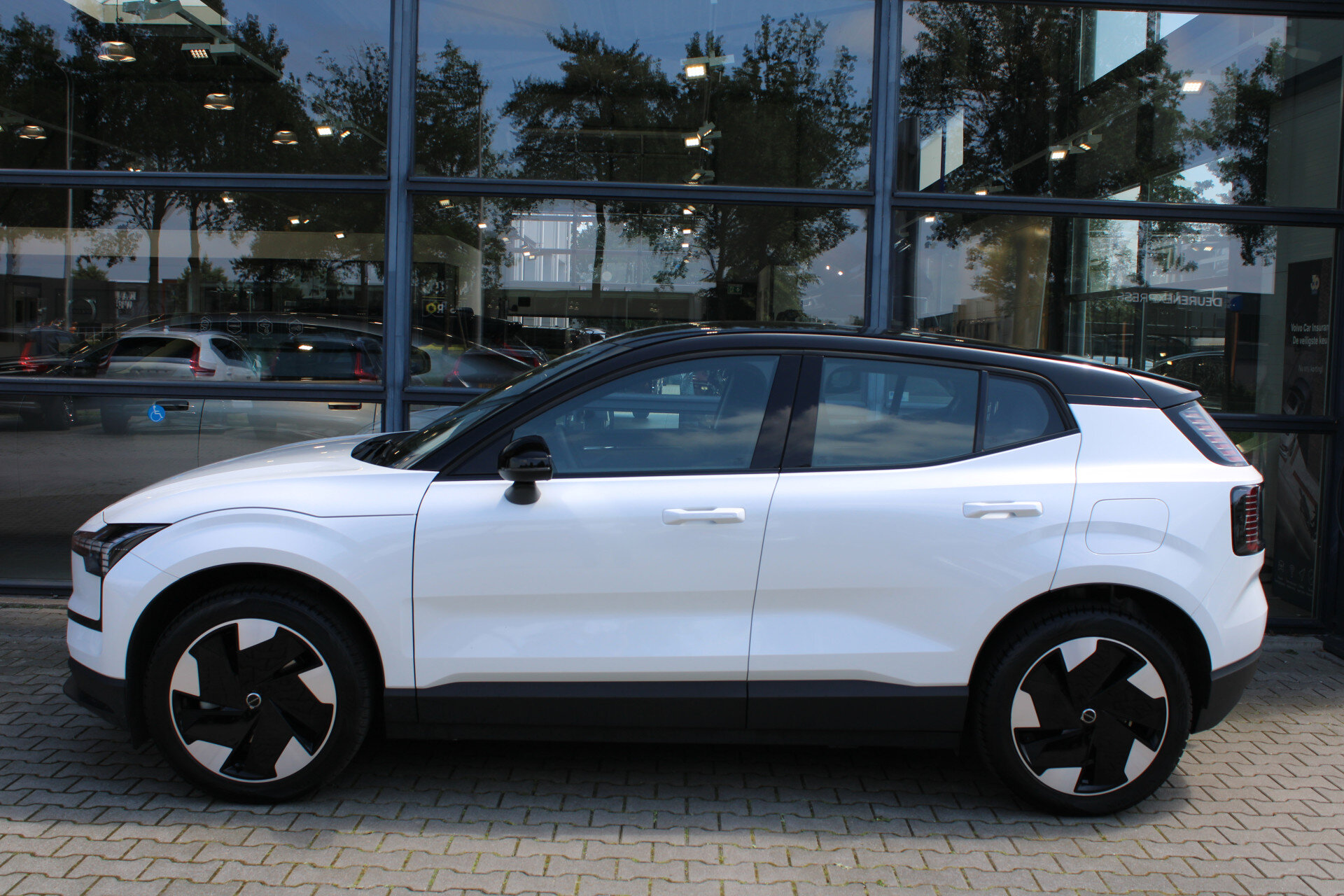 Volvo EX30 Extended Range 272PK Plus 69 kWh - Afbeelding 5