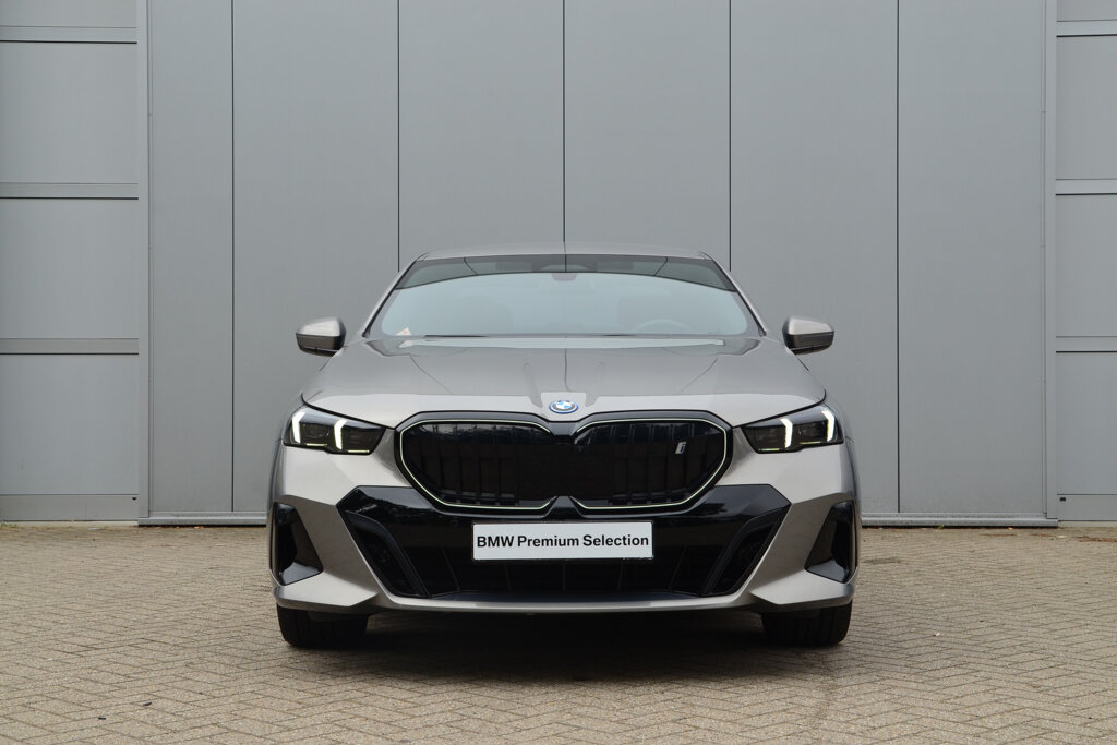 BMW i5 2