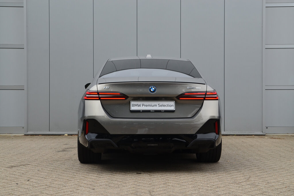 BMW i5 5