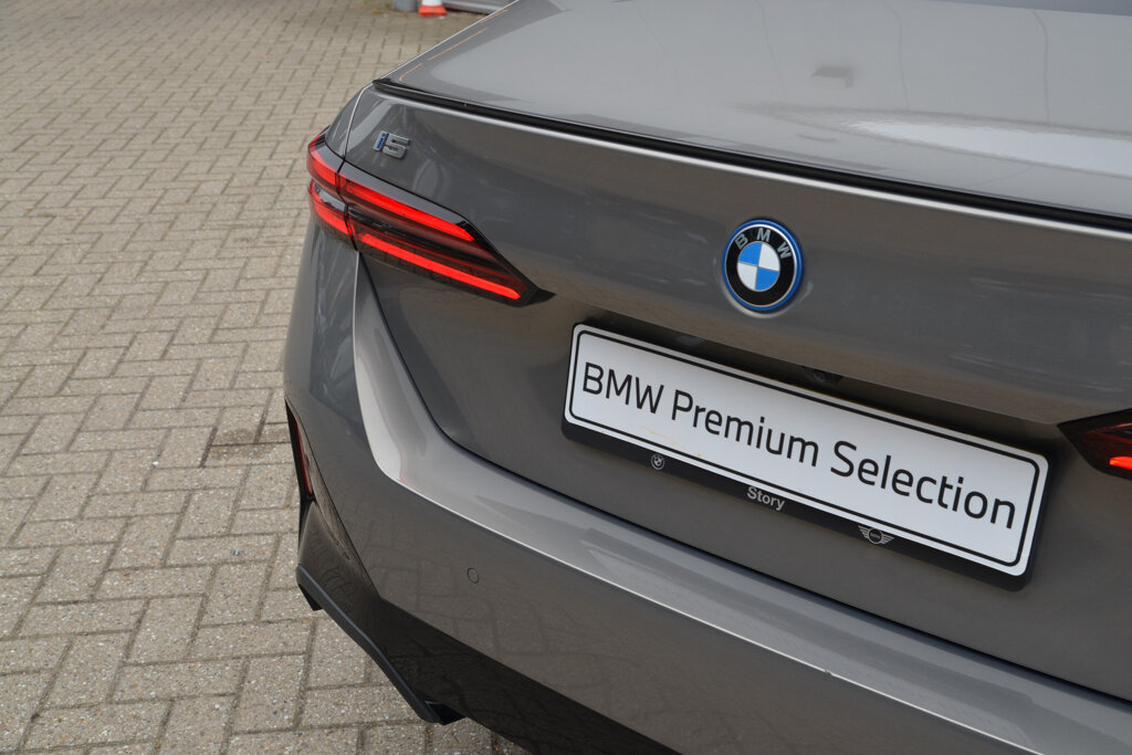 BMW i5 14