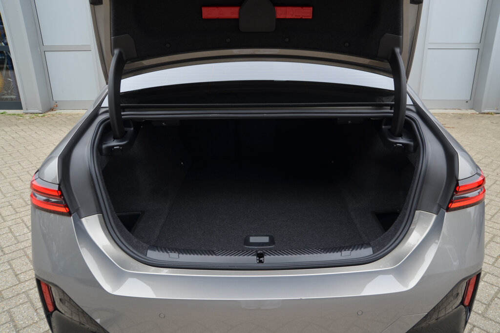 BMW i5 17