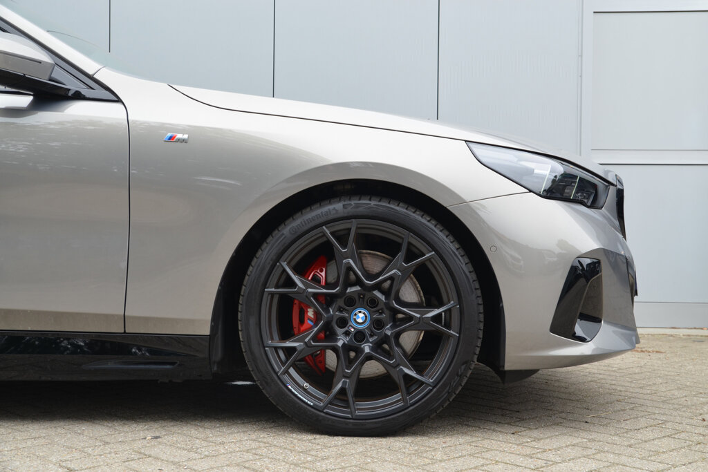 BMW i5 19