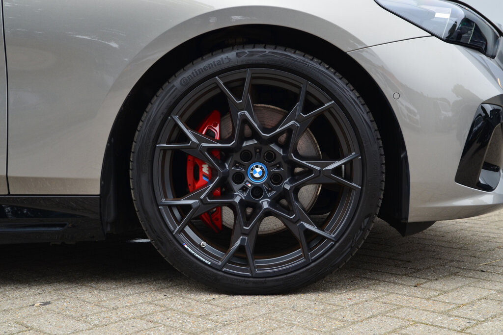 BMW i5 20