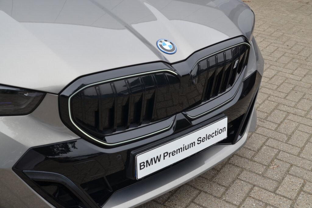 BMW i5 21