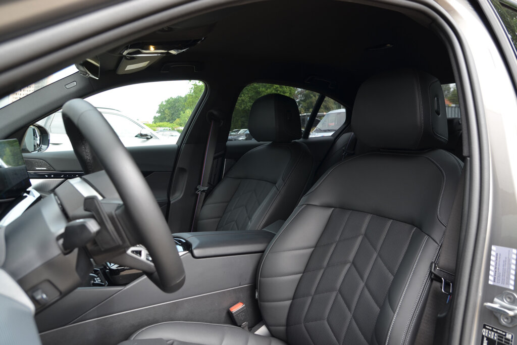 BMW i5 24