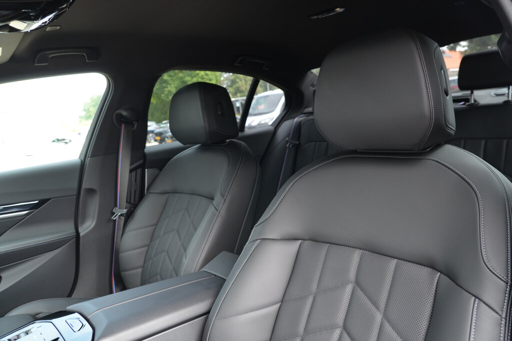BMW i5 25