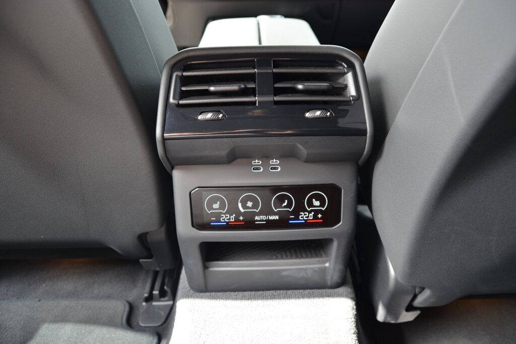 BMW i5 27