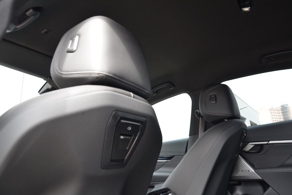 BMW i5 28