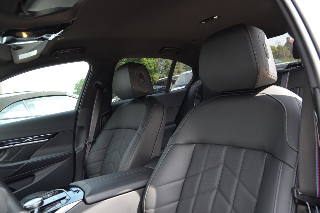 BMW i5 30