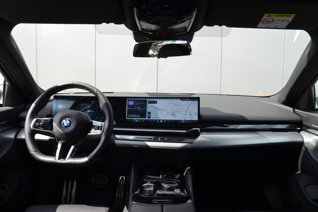 BMW i5 31
