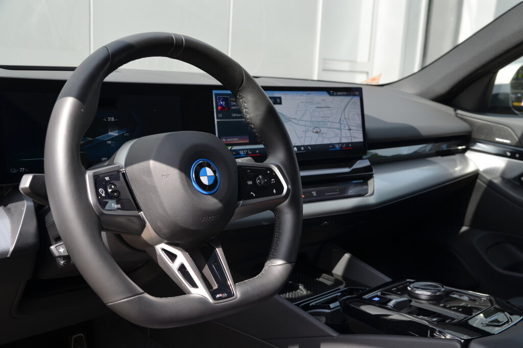 BMW i5 32